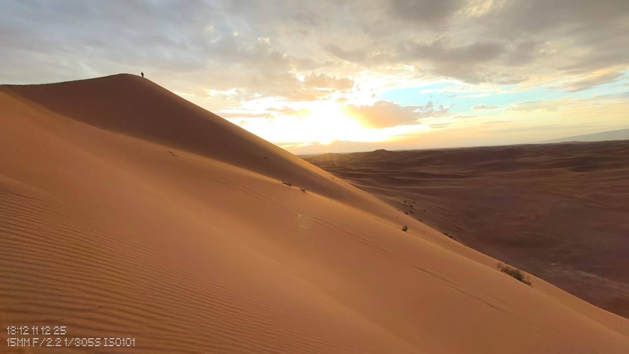 Lever de soleil sur les dunes